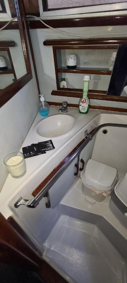 Boat To Sleep In Barcelona Otel Sant Adria de Besos Dış mekan fotoğraf
